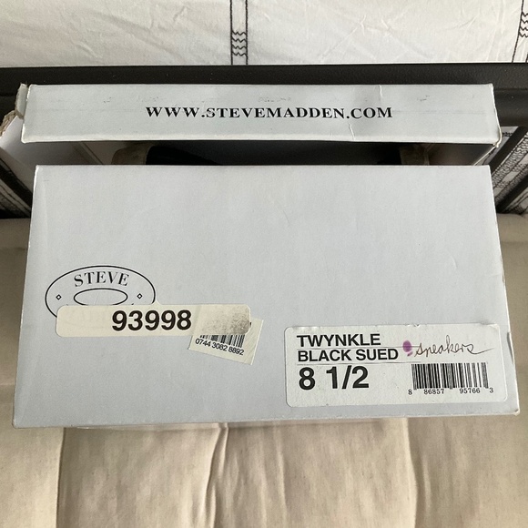 Vintage black suede distressed hi top studded tennis shoes - Picture 5 of 5